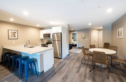 Gloucester Apartment | Long Beach Suites: Steps To Beach, Newly Built