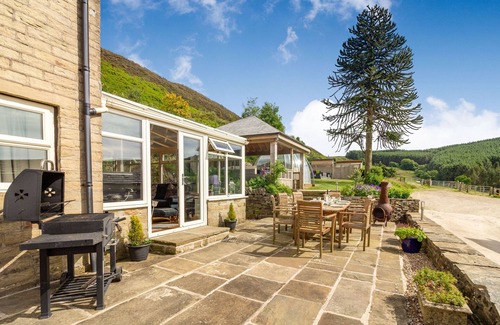 Hepworth Cottage | LONG ING FARM, pet friendly, with hot tub in Hade Edge, Yorkshire