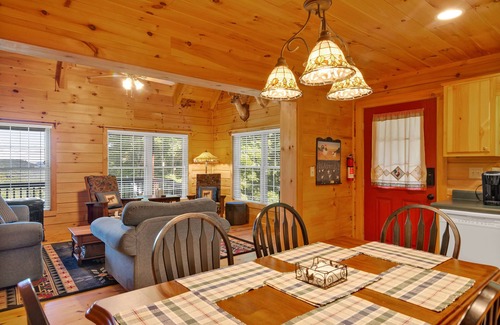 Settlers Ridge Cabin | Long Mtn. Views - Covered Porch - Rockers - Fire Pit - Gated - Clean - 5 Stars!