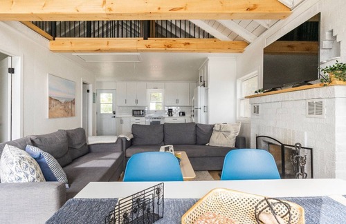 Long Point Cottage | Long Point - Modern Waterfront Beach House - Just renovated!