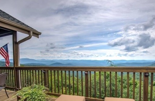 Dillard House | LONG RANGE 180 DEGREE VIEW MOUNTAIN RETREAT, DOG FRIENDLY