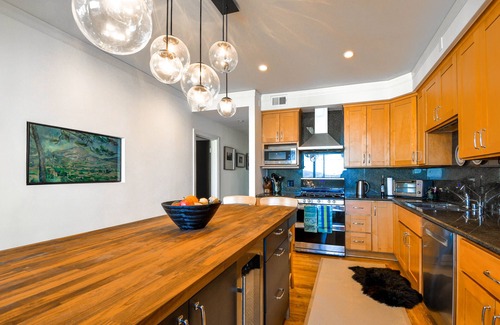 Pacific Heights Condo | LONG TERM 2 BR/2 BA EXECUTIVE VIEW FURNISHED RENTAL
