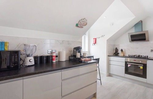 Oakleigh Apartment | Long-Term Equestrian Penthouse