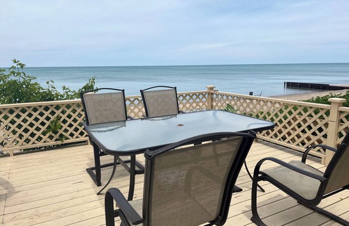 Sarnia House | Long term rental on the lake front