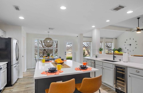 Marble Falls House | Long-Term Stays Only | 29 Night Mins | Walk to MF