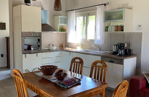 Pylos-Nestoras House | Long-term vacation in winter-heating + fireplace 28+days period 1.12.-1.4. 50% discount
