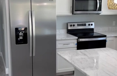 Longbeach Village House | Longboat Key beach house - 5 min walk to the beaches and top local restaurants