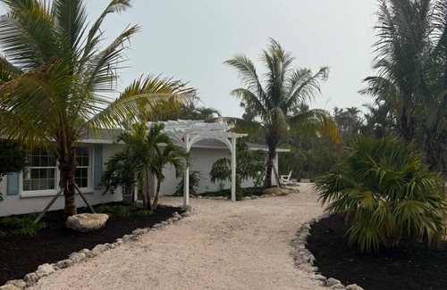Longbeach Village House | Longboat Key Vacation Rental - Steps From Beach & Restaurants