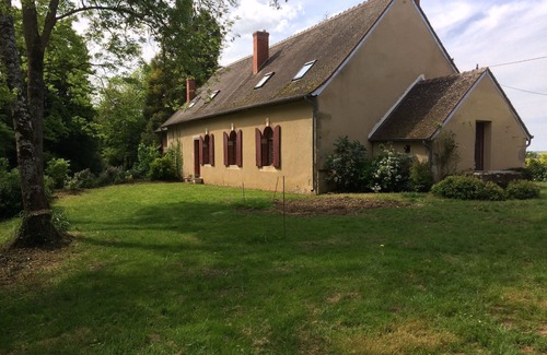 Tendron House | Longère in Berry with swimming pool on the edge of a castle park