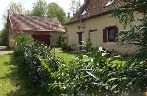Tendron House | Longère in Berry with swimming pool on the edge of a castle park