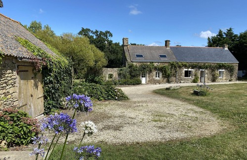 Surzur House | Longère renovated between land and sea. Large garden in the countryside.