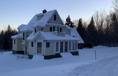 Barton House | Longwood: cozy country VT home 20 min from Craftsbury and on the VAST trails