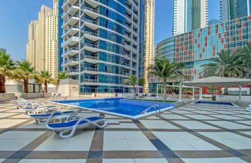 Dubai Marina Apartment | Look at me! I'm close to the beach!
