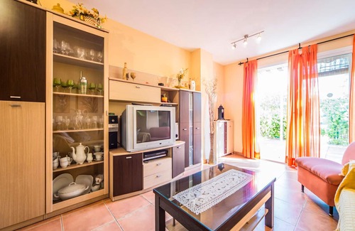 Oropesa del Mar House | Look forward to a great vacation in this vacation home with a shared pool.