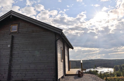 Vetlanda House | Look forward to a magnificent lake panorama in this modern and comfortable vacation home!