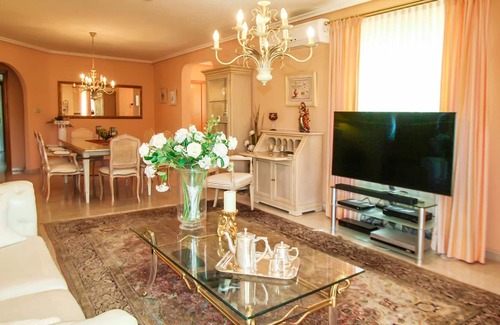 Abanilla House | Look forward to a tasteful vacation villa in the mountainous hinterland in southeastern Spain.
