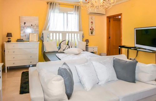 Abanilla House | Look forward to a tasteful vacation villa in the mountainous hinterland in southeastern Spain.
