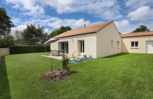 Chauve House | Look forward to a wonderful break in beautiful surroundings in this cozy vacation home.