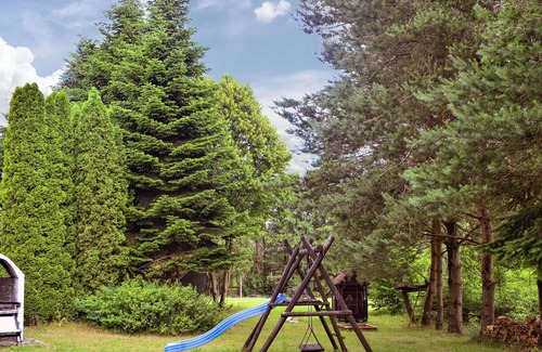 Ustka House | Look forward to a wonderful family vacation in this vacation home with shared outdoor pool