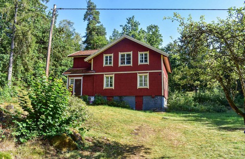 Tving House | Look forward to a wonderful holiday in this attractive holiday home near the lake.
