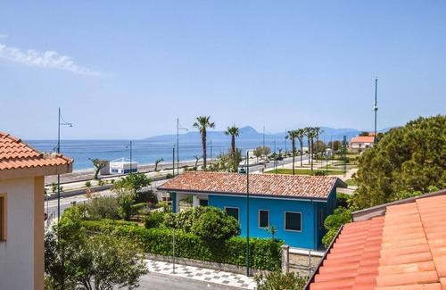 Tortora Marina Apartment | Look forward to a vacation with sea view in this vacation apartment near the beach.