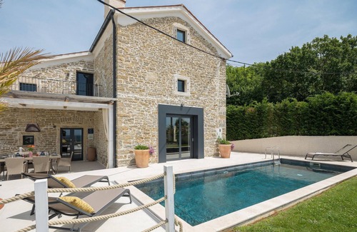 Krasica House | Look forward to spending your vacation in this beautifully located vacation home with pool.
