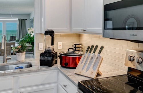 Madeira Beach Condo | Look no further! Beachfront Condo in Paradise, Short walk to John's Pass.