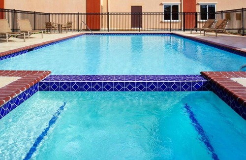 Southeast Houston House | Look No Further! FREE Parking, 4 Comfortable Units, Pool, Near Cascade Park