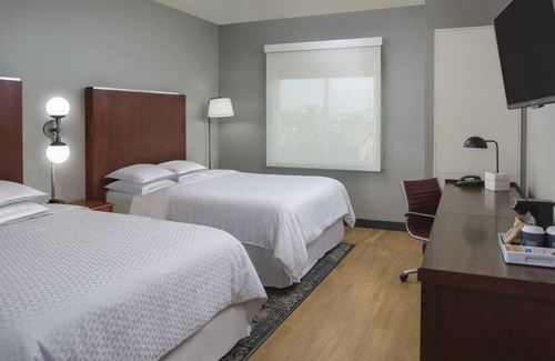 Southeast Houston House | Look No Further! FREE Parking, 4 Comfortable Units, Pool, Near Cascade Park