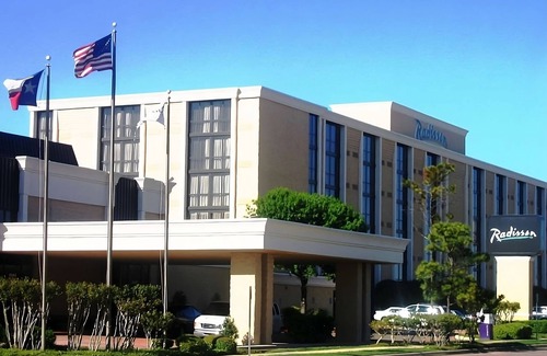 Fort Worth Hotel | Look No Further! Indoor Pool, On-Site Restaurant and Bar, Free Parking