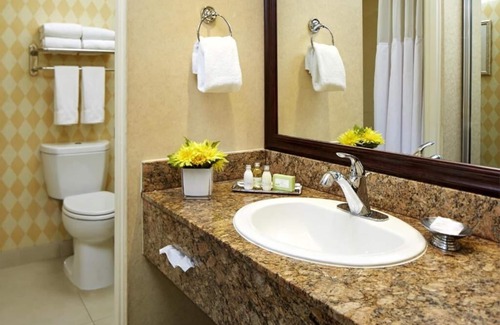 Anaheim Resort Hotel | Look No Further! Steps from Disneyland with Pool & Free WiFi!