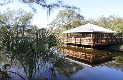 Ludlam House | Look No More! 4 Awesome Units, Free Breakfast, Short Drive to Magic City Casino!