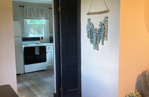 East Glenville Cottage | Looking for a getaway? This is the perfect cottage for you. Pet friendly!