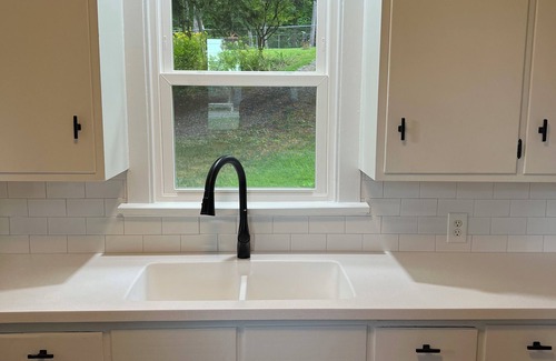 East Glenville Cottage | Looking for a getaway? This is the perfect cottage for you. Pet friendly!