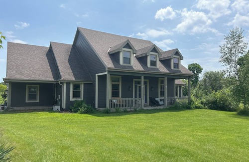 Oconomowoc House | Looking for a large home with acres during RNC? Great trails and backyard
