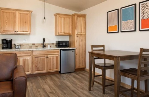 Boardman House | Looking for a Place to Relax? Enjoy the Stunning View of Columbia River w/ Pool