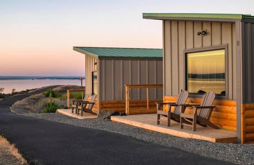 Boardman House | Looking for a Place to Relax? Enjoy the Stunning View of Columbia River w/ Pool