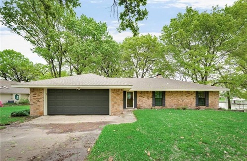 StarCrest Estates House | Looking for a QUIET lakeside getaway?