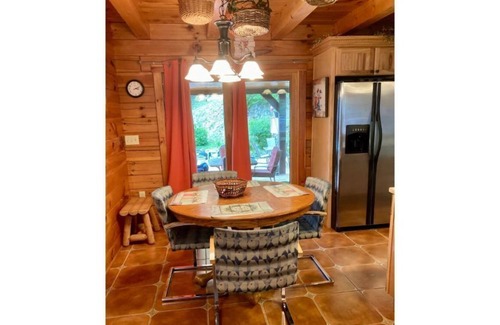 Fayetteville House | Looking for a romantic getaway? This is it!!