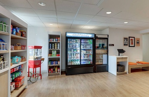 Doral Apartment | Looking for Perfect Spot to Relax? Enjoy Our Room w/Full-Kitchen, FREE Parking