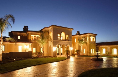 Thaltej House | looking new and full furnish with swiming pool