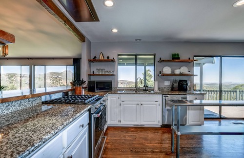 Prescott Cabin | Lookout Lodge: Views, Spacious, Updated, <10 mins to DT, Game Room, EV charger