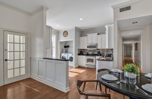 Historic Edgefield House | Lookout Nash - Rooftop w/Skyline Views