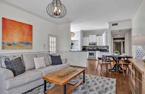 Historic Edgefield House | Lookout Nash - Rooftop w/Skyline Views