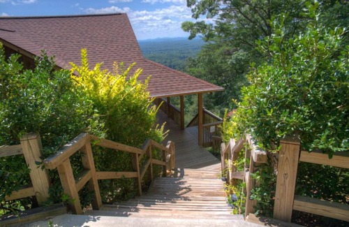 Helen Cabin | Lookout Pointe | 2BR Retreat with Spectacular Mtn Views and Hot Tub Near Helen