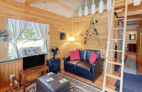 Oakland House | Loon Cove