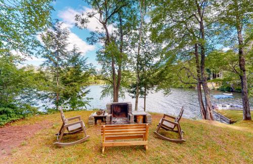 Oakland House | Loon Cove