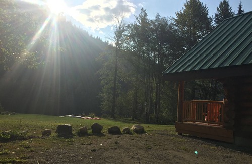 Gold Bridge Cabin | Loons Nest - Cozy, secluded 4 bedroom log cabin in the heart of the wilderness!