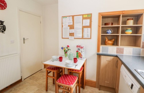 Hope Valley Cottage | LOOSE HILL LEA, family friendly, with a garden in Shatton