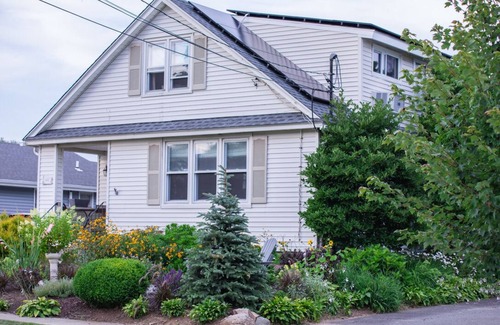 Stratford House | Lordship Charmer HAS IT ALL! Comfortable stay, accessible, family friendly!